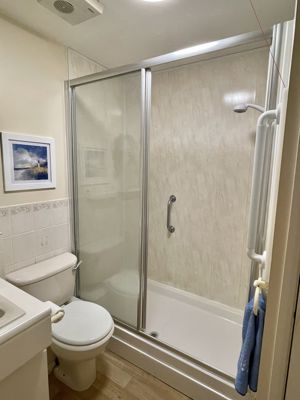 Shower room- click for photo gallery